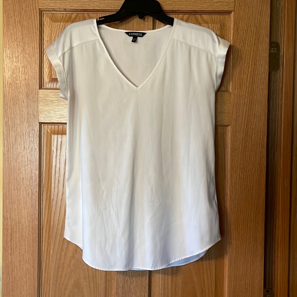 Express Silky V-Neck Rounded Hem Blouse Size S